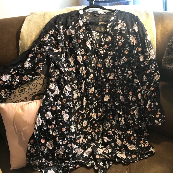 Torrid button down blouse - Picture 1 of 3